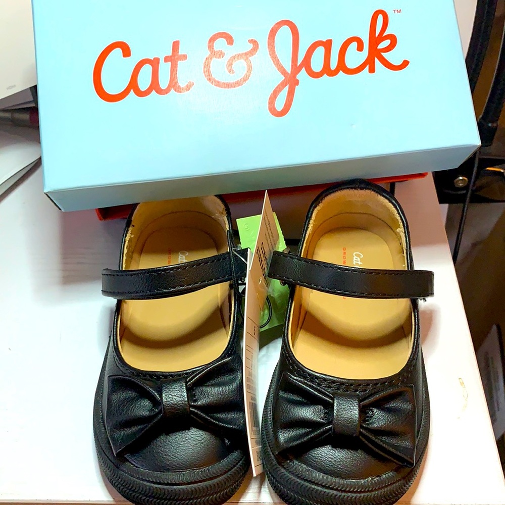NIB Cat&Jack Sz 5 Black Mary Jane style shoes
